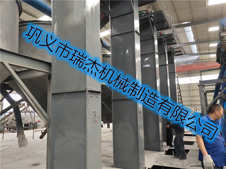 斗式提升機客戶現(xiàn)場圖